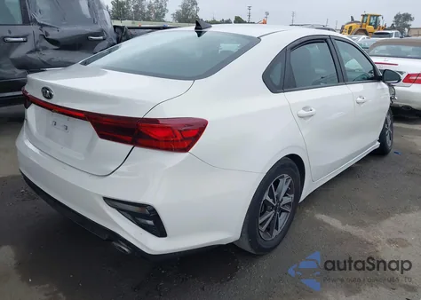 2021 Kia Forte Lxs z USA, uszkodzony, nr VIN 3KPF24AD1ME375065